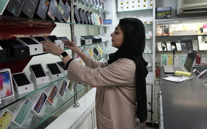How an iPhone Scam in Iran Exposes Economic Struggles and Western Tensions