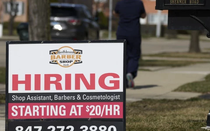 Job Market Thrives as US Unemployment Claims Fall to 210,000