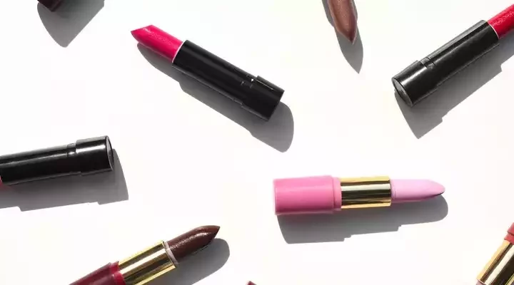 AI or Nay? The Truth Behind That Lipstick Review
