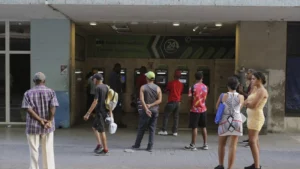 Cash Crunch in Cuba: Long Lines and Growing Frustration