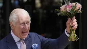 Royal Comeback: King Charles III Steps Back into the Spotlight with a Visit to a Cancer Charity