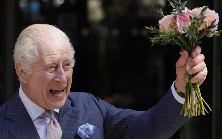 Royal Comeback: King Charles III Steps Back into the Spotlight with a Visit to a Cancer Charity