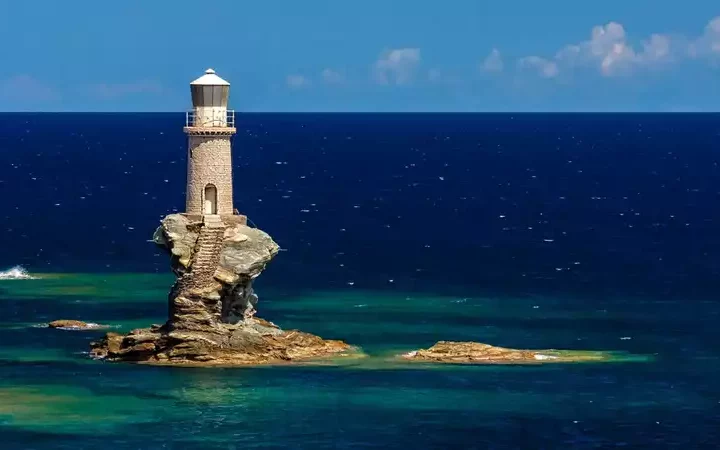 Iconic Lighthouses: Exploring the World's Most Fascinating Coastal Beacons